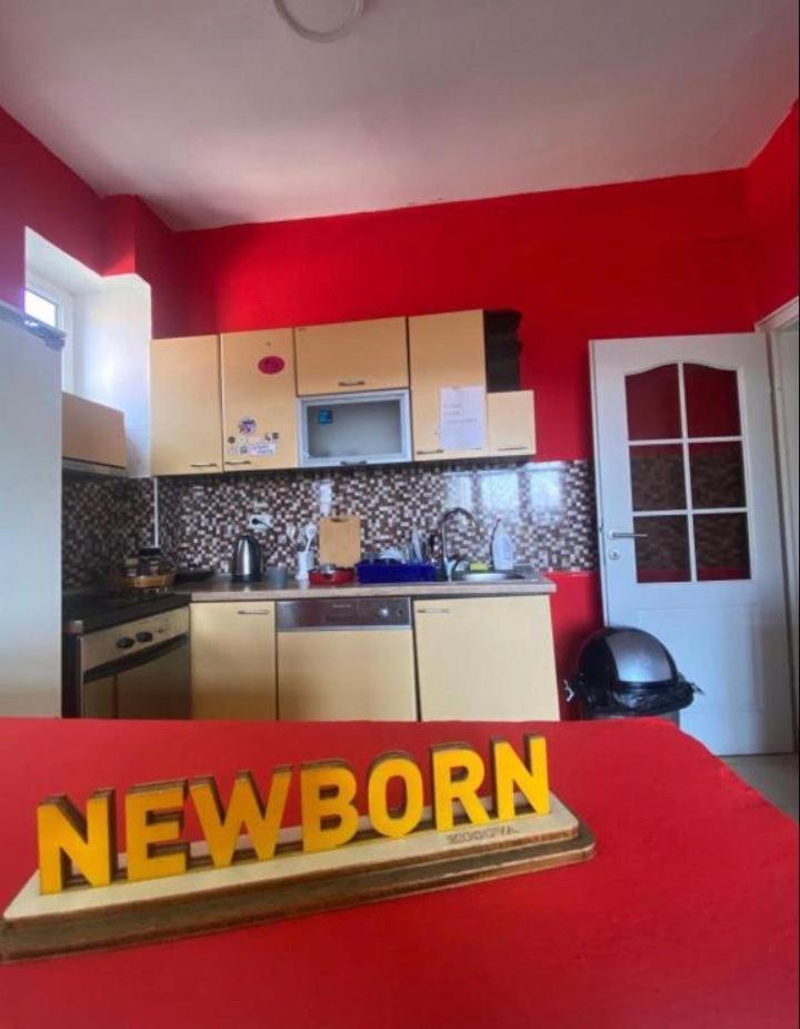 Newborn Center Hostel All Day Free Coffee Приштина Екстер'єр фото